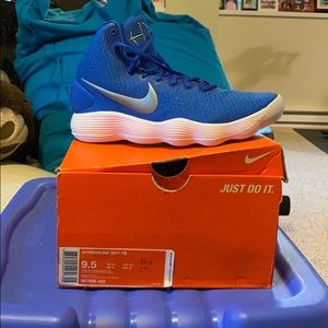 Brand new in box Nike Hyperdunk 2017 TB